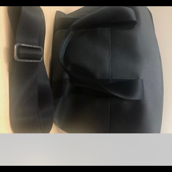 Lululemon return to form duffel bag - Picture 5 of 8